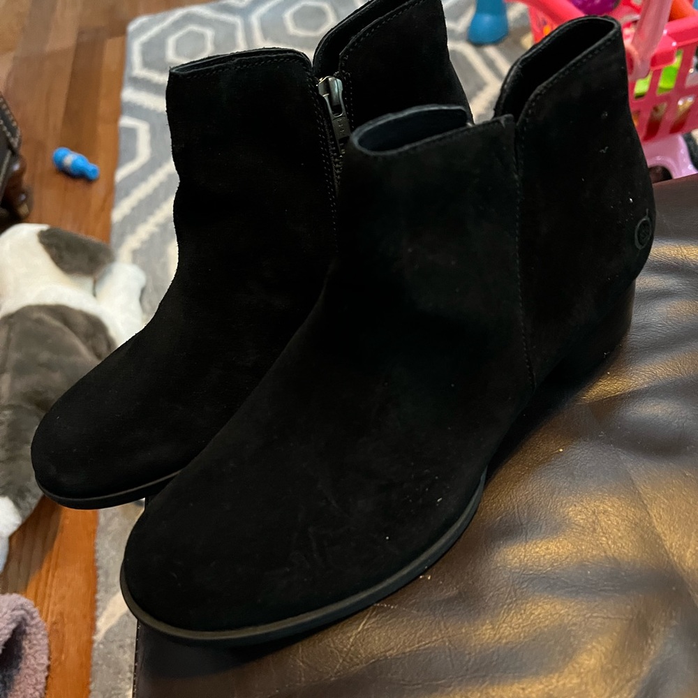 Born Black Suede Booties NWT Women’s size 7
